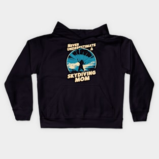 Never Underestimate A Skydiving Mom. Funny Kids Hoodie